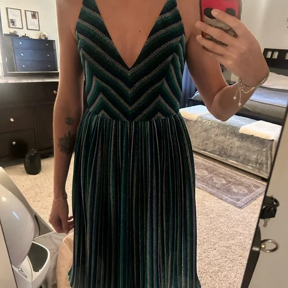 Elegant Green and Blue Chevron Dress - Picture 4 of 8